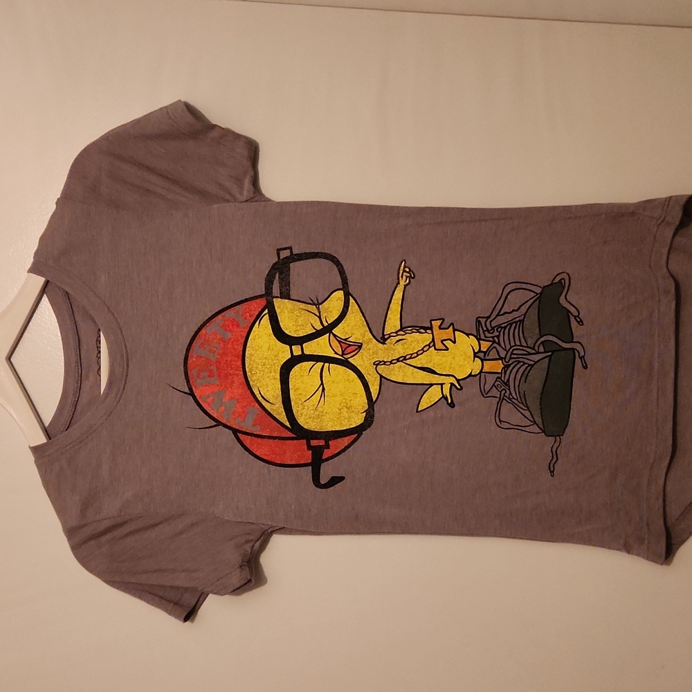 Looney Tunes T Shirt size Small. Multicolor